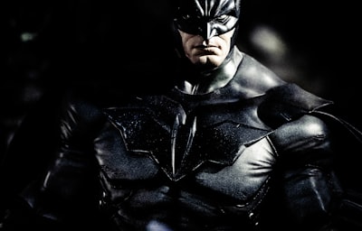 科幻剧集《星际边缘》海报，展现未来宇宙场景