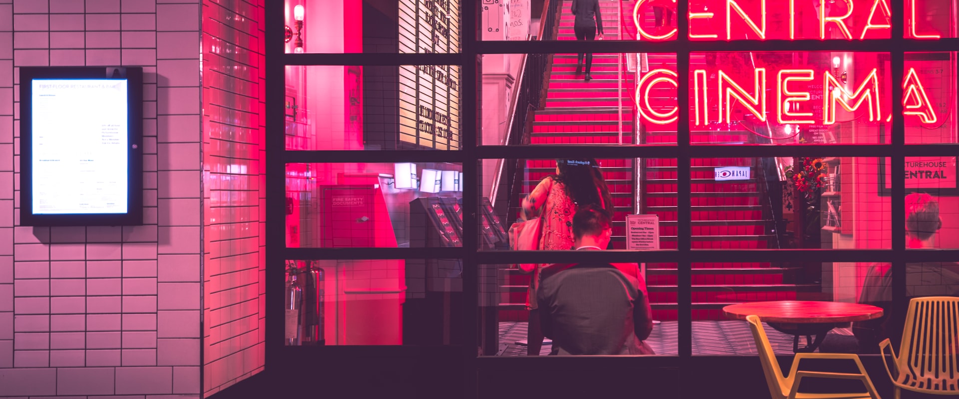 全球热播电影《时空旅者》震撼视觉海报